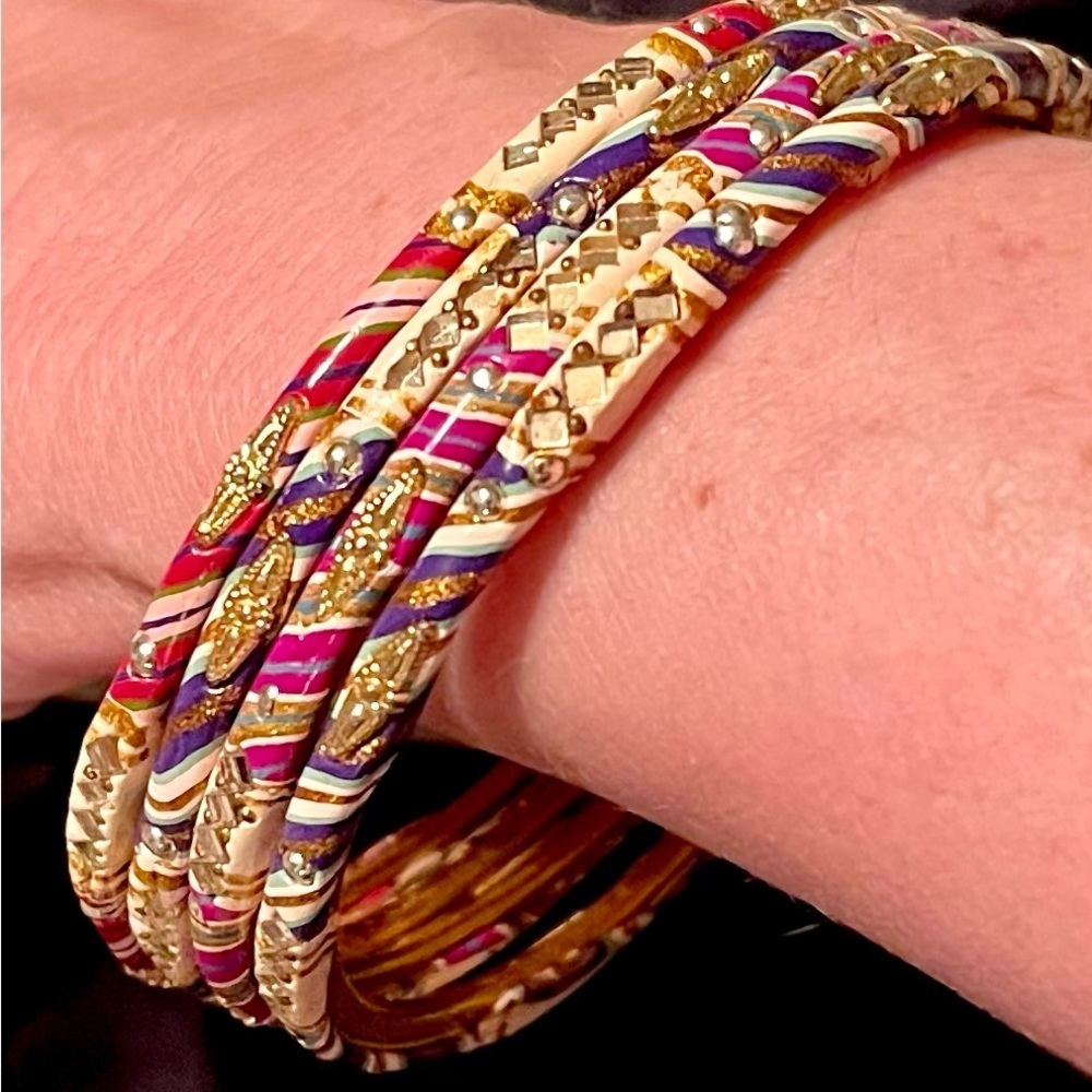 4 multi colored bangle bracelets - Picture 2 of 3